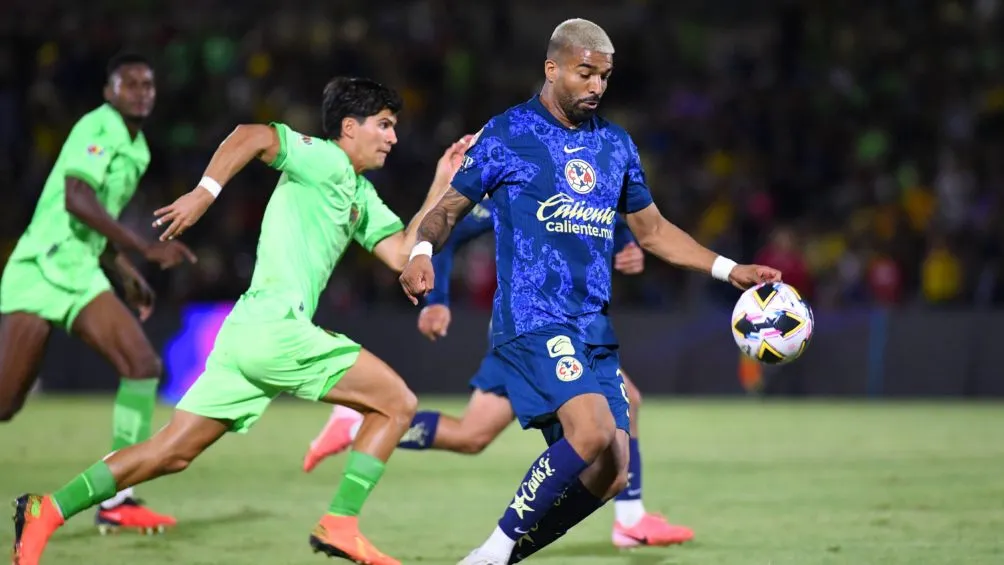 MEXSPORT Aguirre en partido con el América