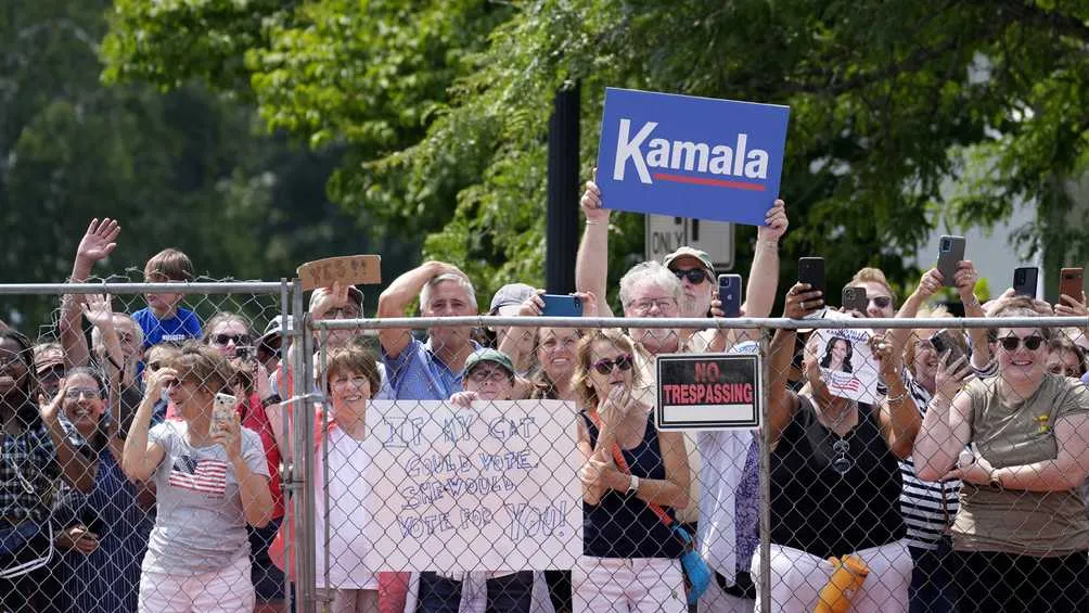 Varios estadounidenses comienzan a simpatizar con Kamala Harris.