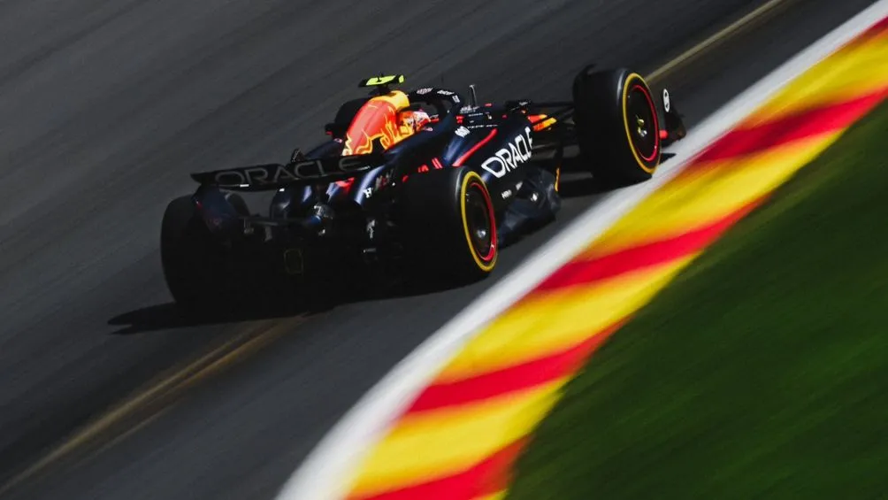 Checo Pérez durante el GP de Bélgica