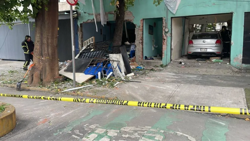 Al incidente acudieron las autoridades correspondientes para brindar ayuda. Foto Especial