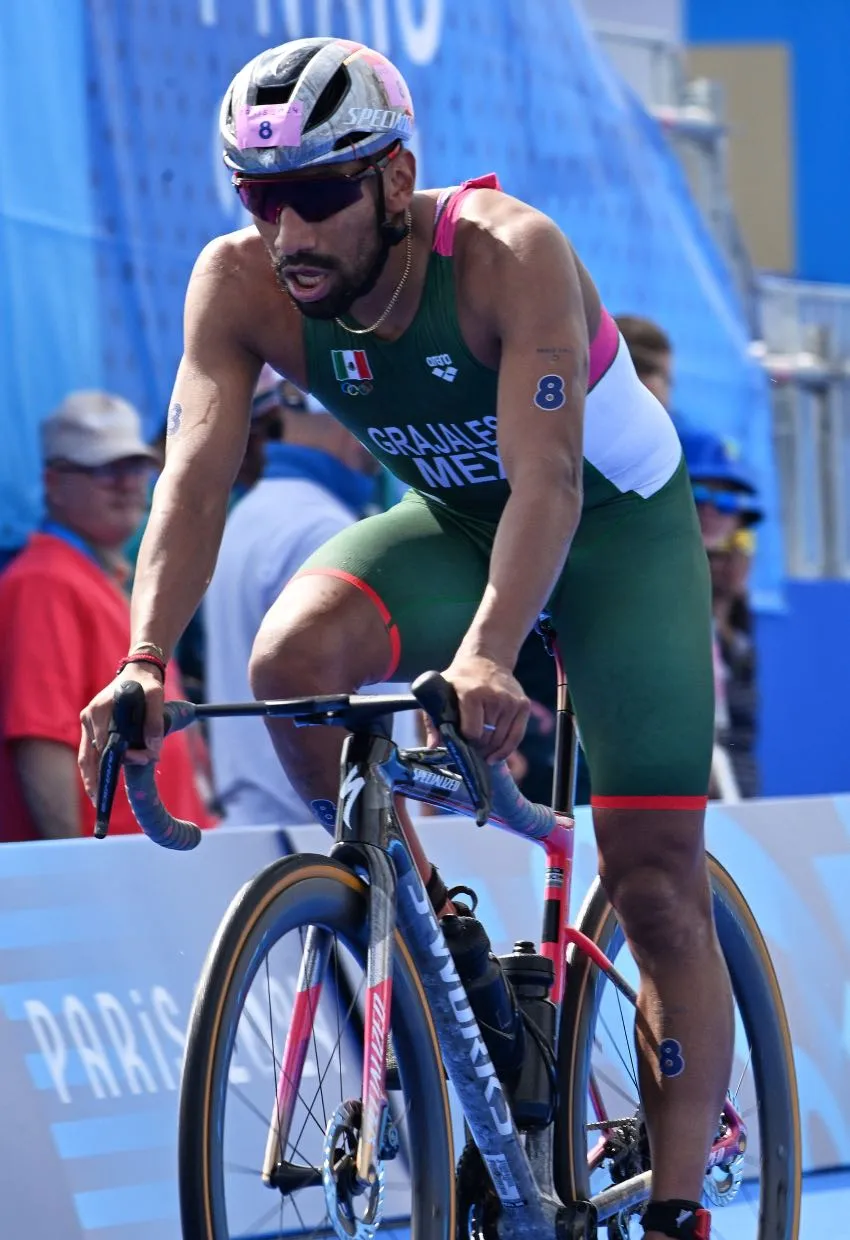MEXSPORT Crisanto Grajales en la parte de Ciclismo en el Triatlón