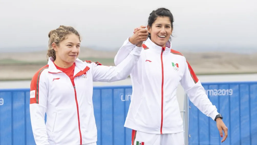 Karina Alanís y Beatriz Briones en podio de Lima 2019