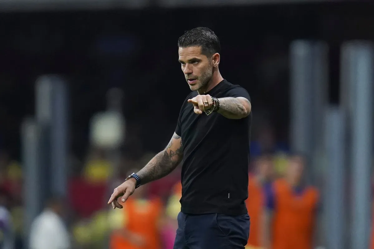 Gago en partido con Chivas