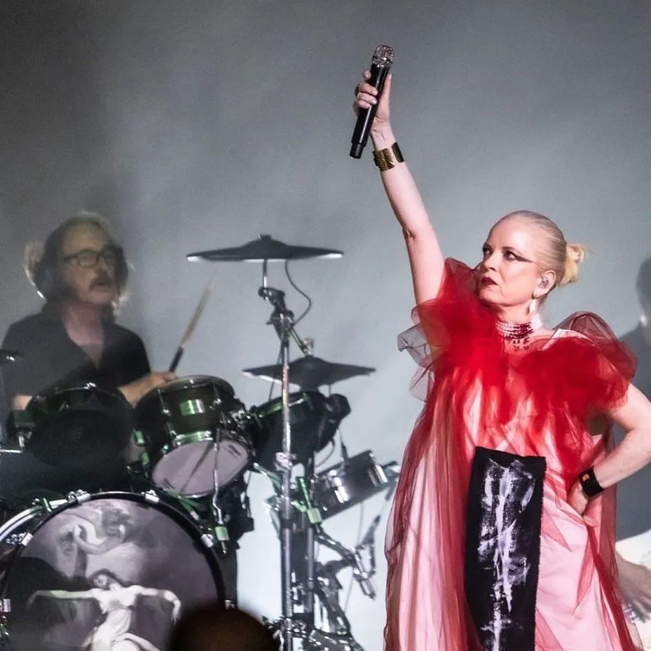 La vocalista necesitará cirugía y rehabilitación.