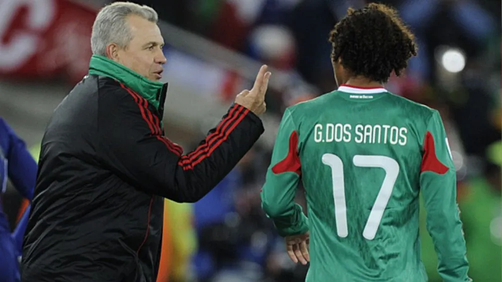 Aguirre dirigiendo a México en 2010