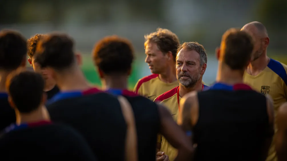 X: @FCBarcelona_es Barcelona bajo los ordenes de Hansi Flick