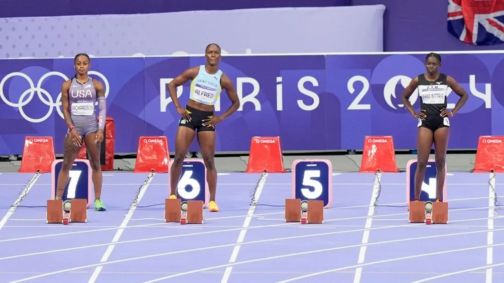 AP Sha'Carri Richarson, Julien Alfred y un espacio vacío donde pertenecía Fraser-Pryce