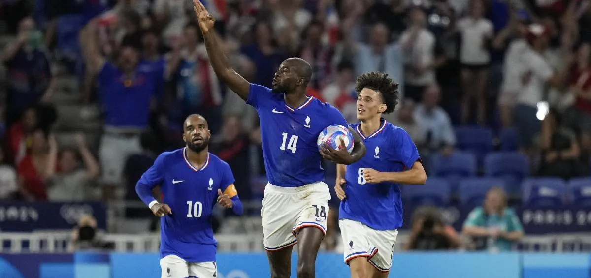 AP Francia golea a Egipto