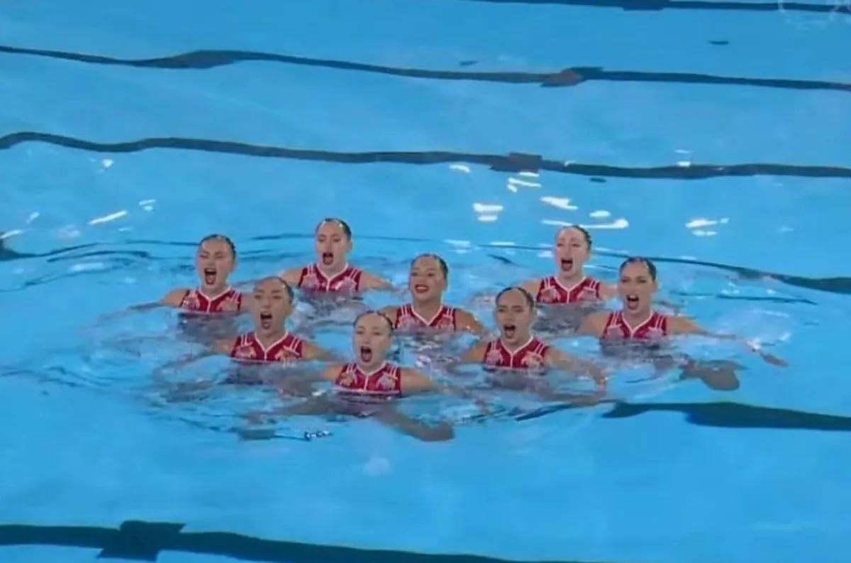 Compiten en nado artístico