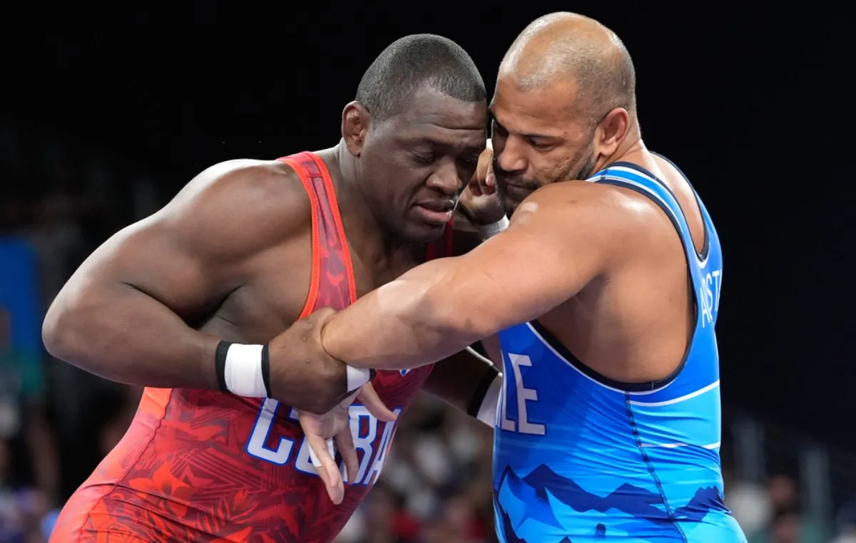 AP López en combate con Acosta