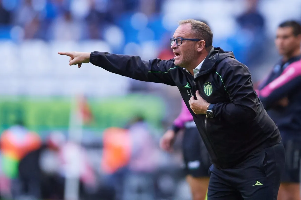 El técnico en partido