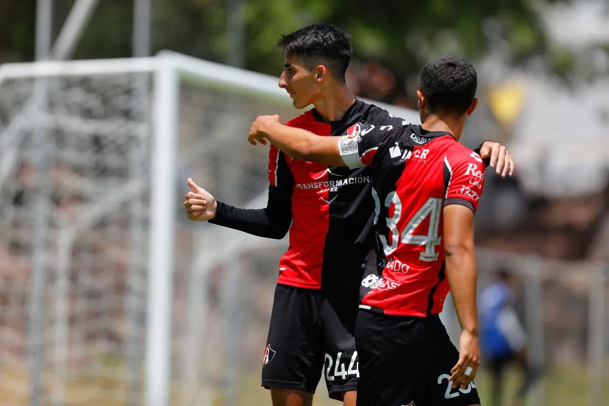 Santiago comenzó su andar en el Atlas