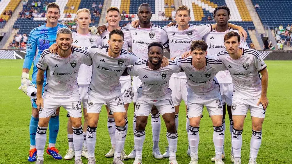 TWITTER @dcunited Siguen con paso fuerte