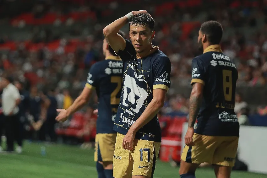Jorge Ruvalcaba en celebración de gol