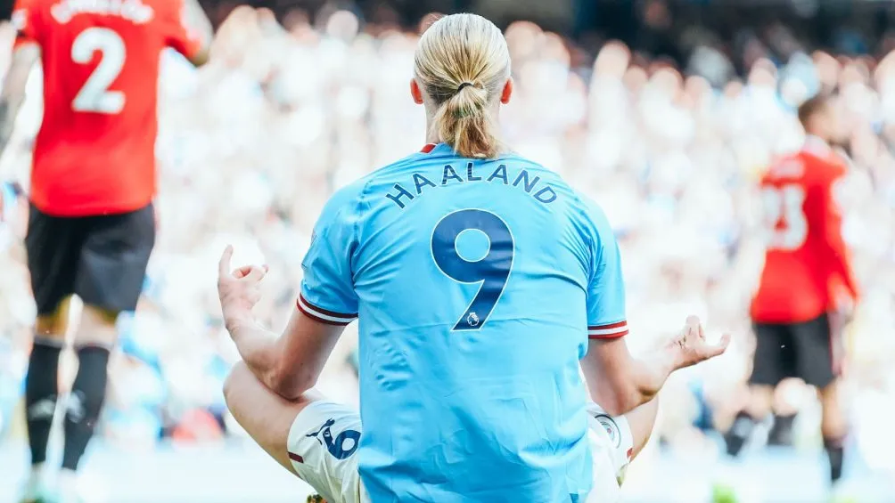 X: @ManCity Haaland festeja ante el United