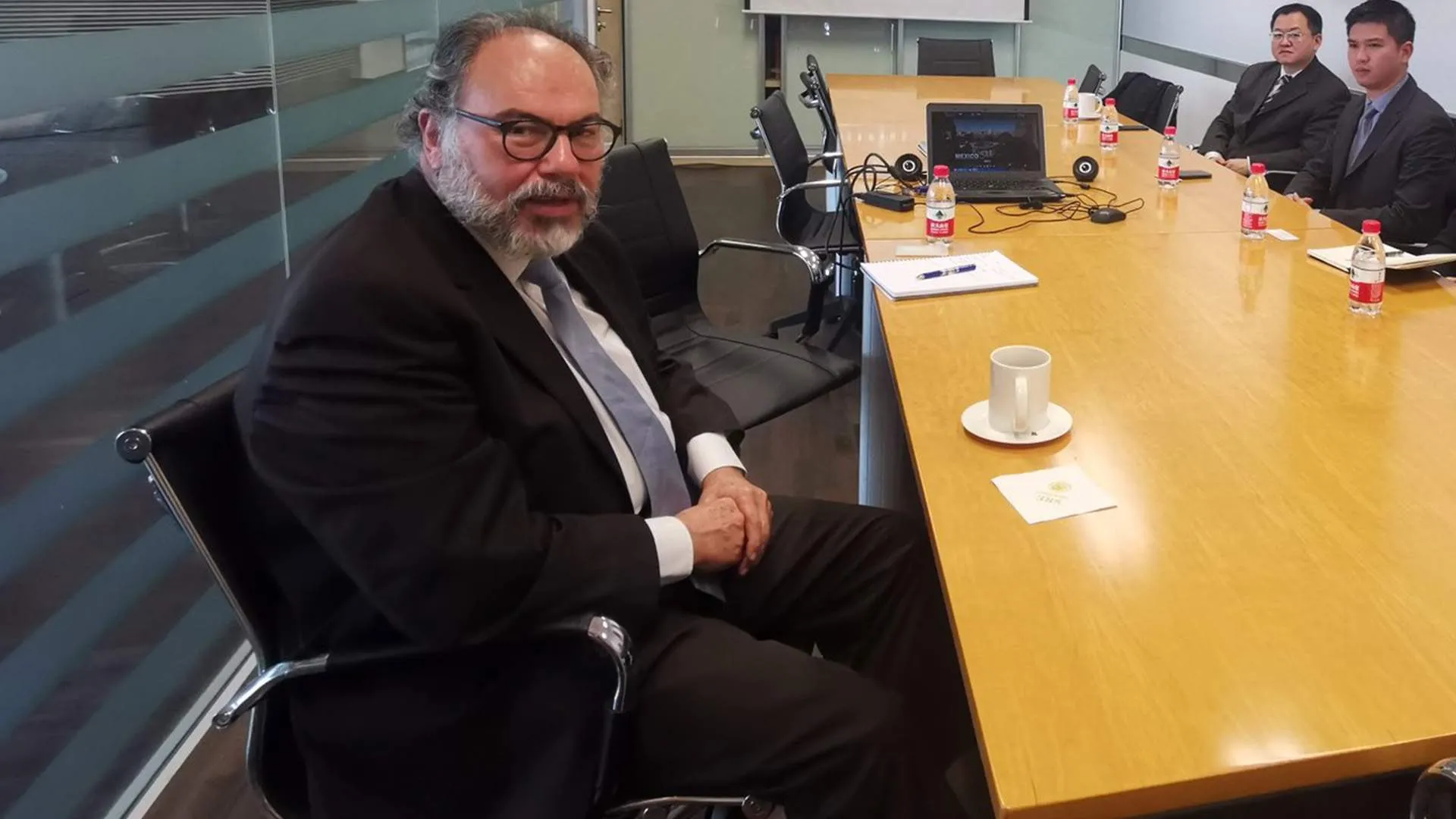 Redes Sociales El funcionario regresará a México en cualquier momento.