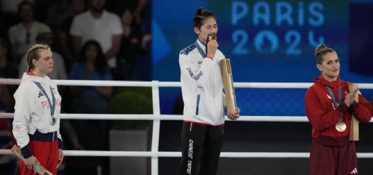 Medalla de oro con la polémica boxeadora