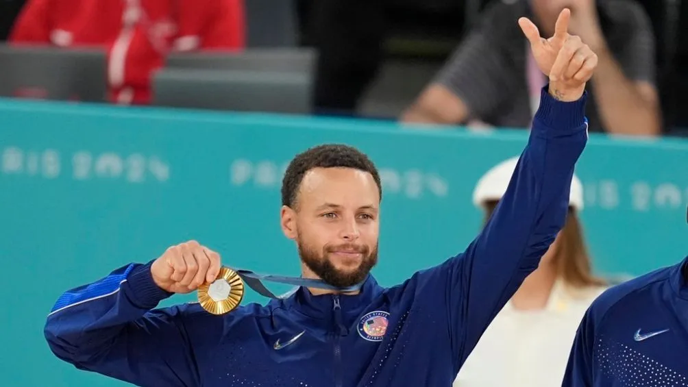 Stephen Curry con medalla de oro