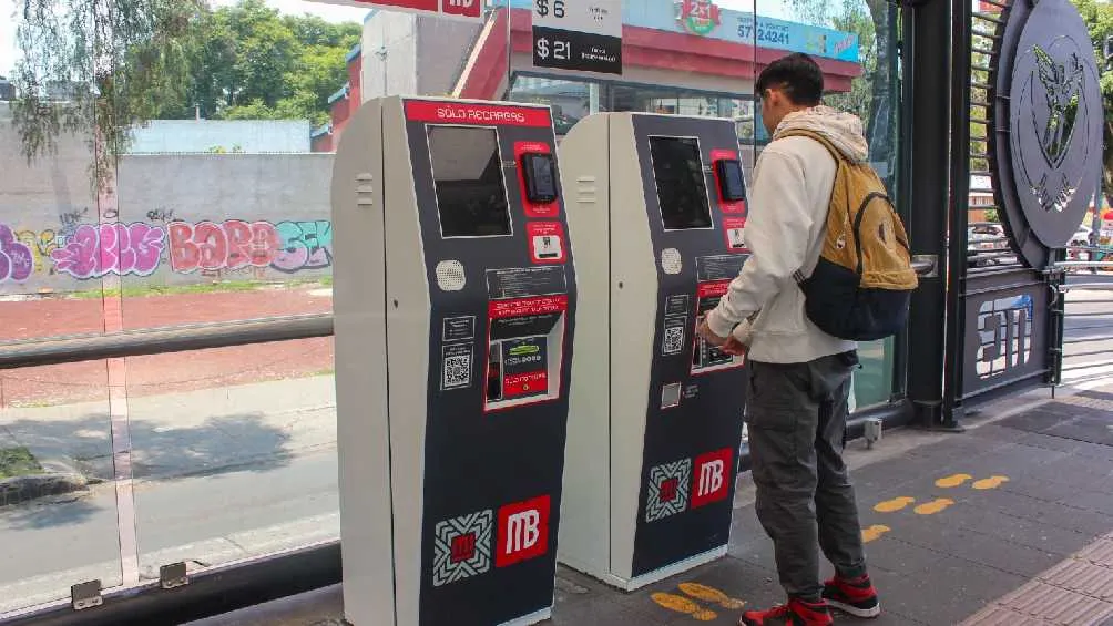 La Tarjeta MI únicamente se puede adquirir en las máquinas dentro de las estaciones.