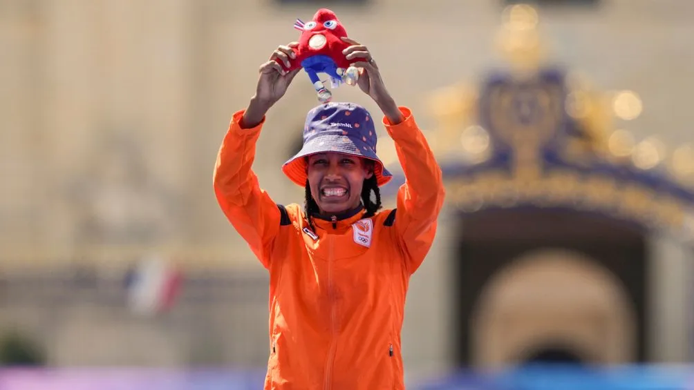 AP Sifan Hassan había portado algunos gorros ante la prohibición del hiyab