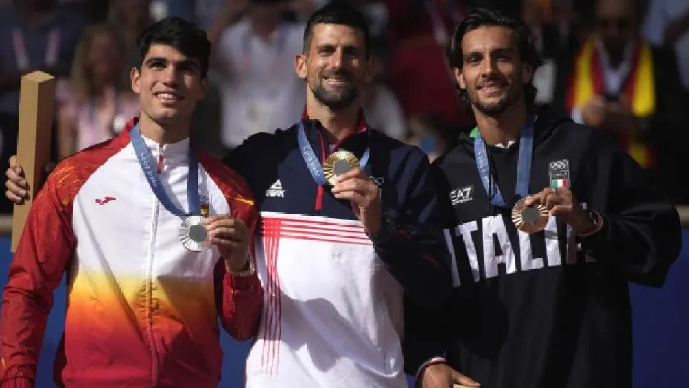 AP Nole en el podio de París 2024