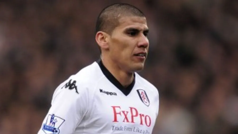 Carlos Salcido con el Fulham