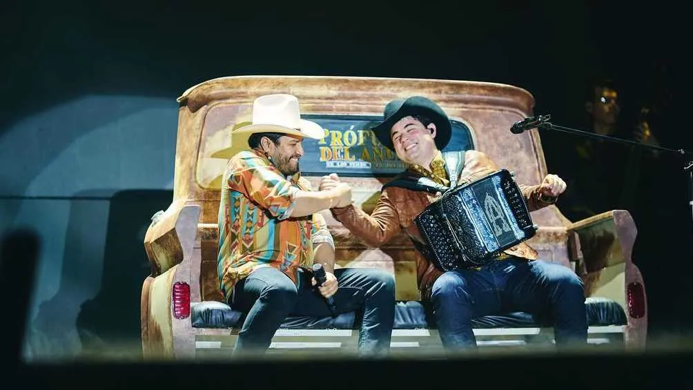 IG: @alfredoolivasofficial Julión Álvarez y Alfredo Olivas se han presentado con éxito en todo el país.