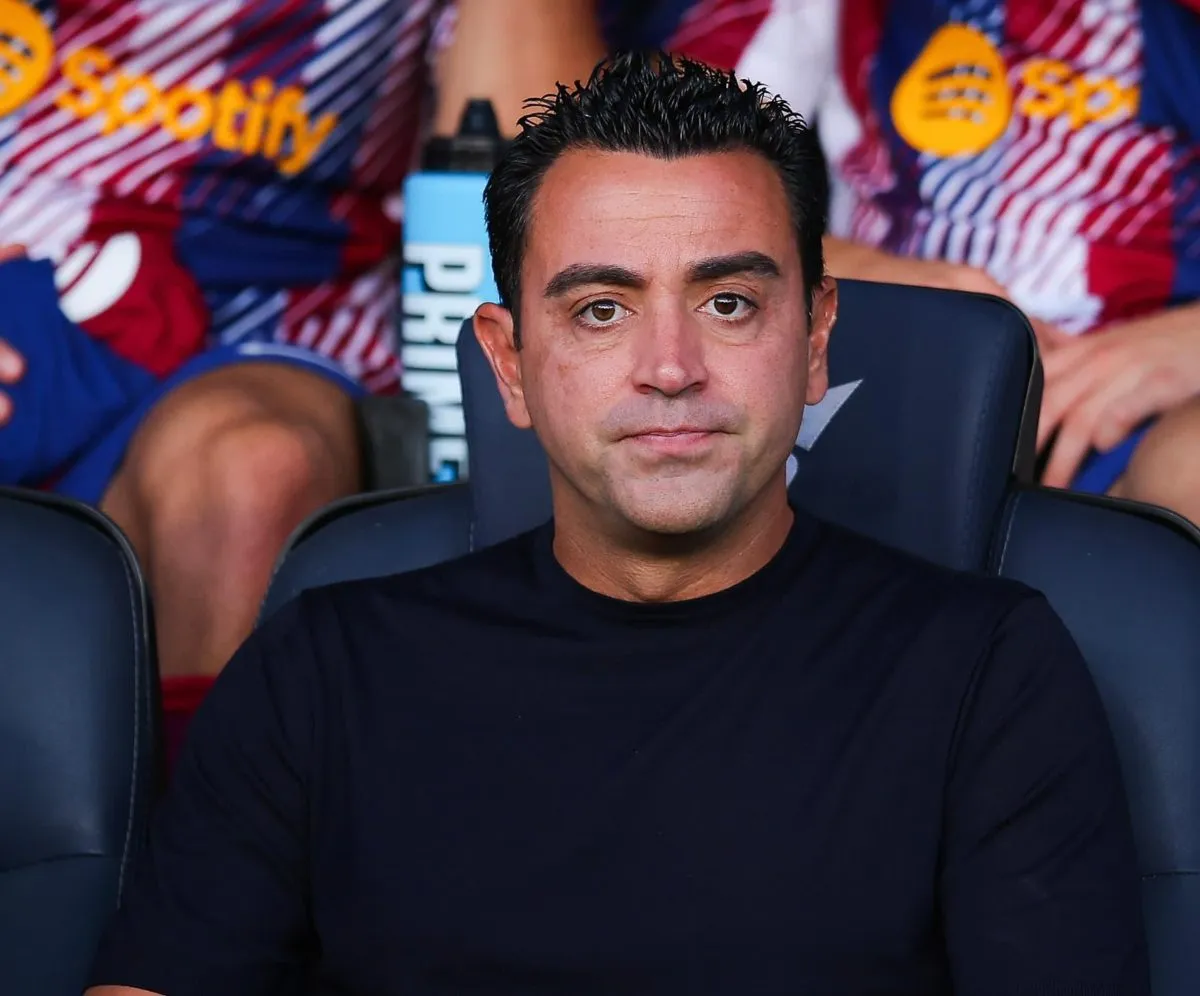 Xavi en el banquillo
