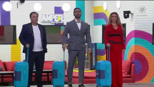 FB: @lacasafamososmx Una vez más se salvó el conductor de salir de la casa.