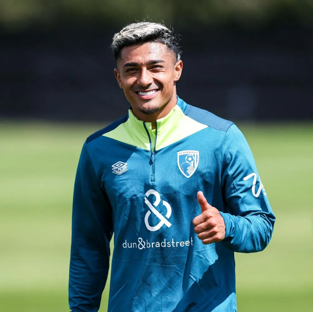 X: @afcbournemouth Julián Araujo ya entrena con el Bournemouth