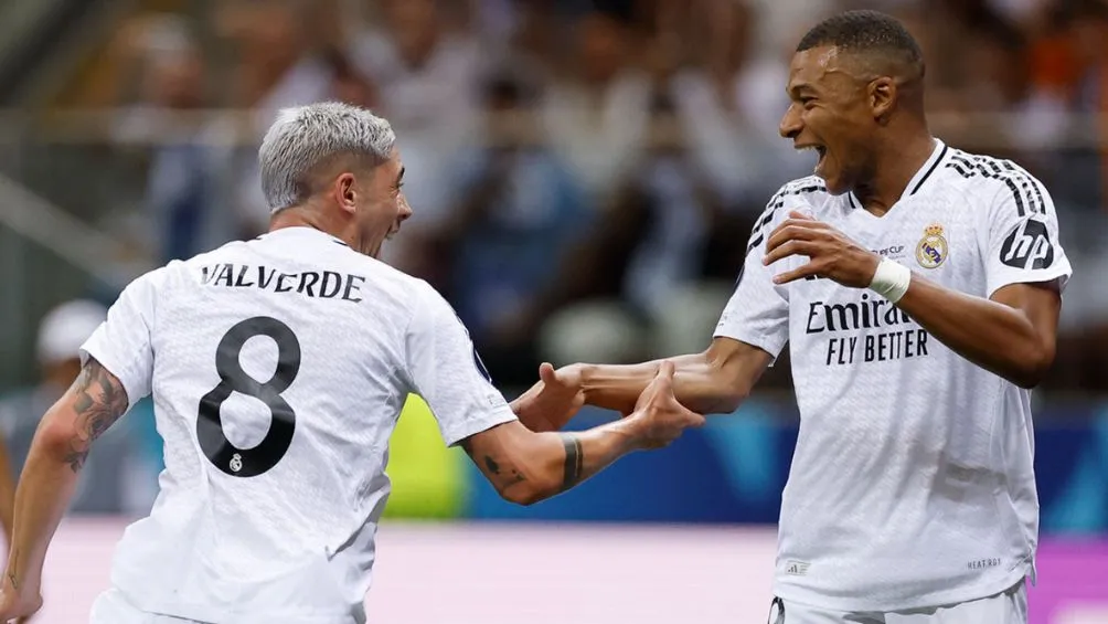 Mbappé festeja con Fede Valverde