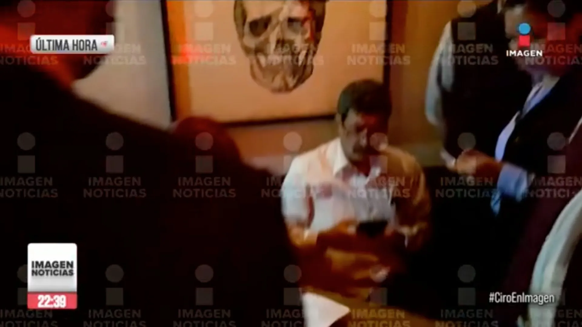 Captura: X: @CiroGomezL Javier Corral fue abordado cuando estaba cenando en la colonia Roma.