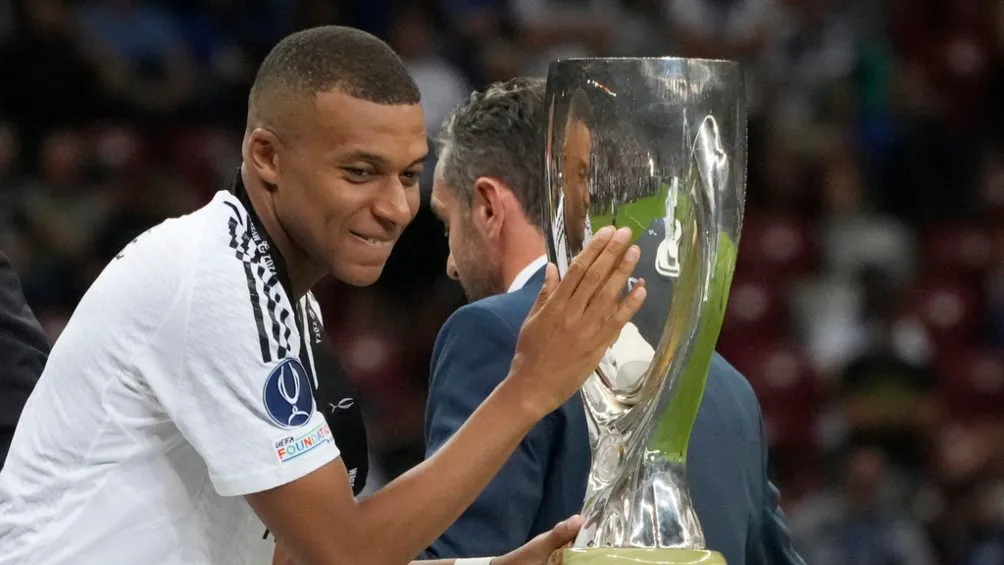 AP Mbappé gana su primer título con el Real Madrid