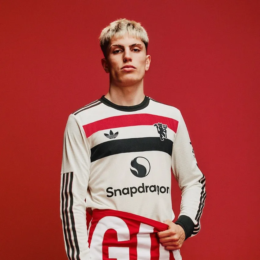 El tercer uniforme de los Red Devils es un recuerdo de los clásicos