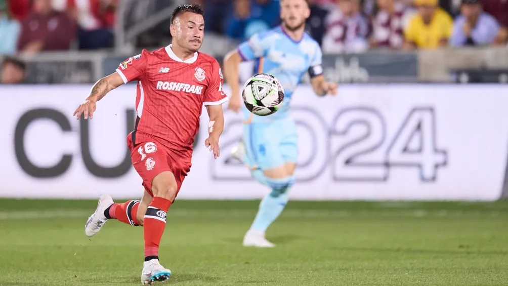 Jean Meneses en acción con Toluca