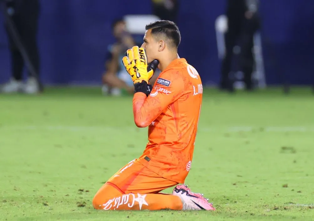 Malagón falla el penal que deja fuera al América