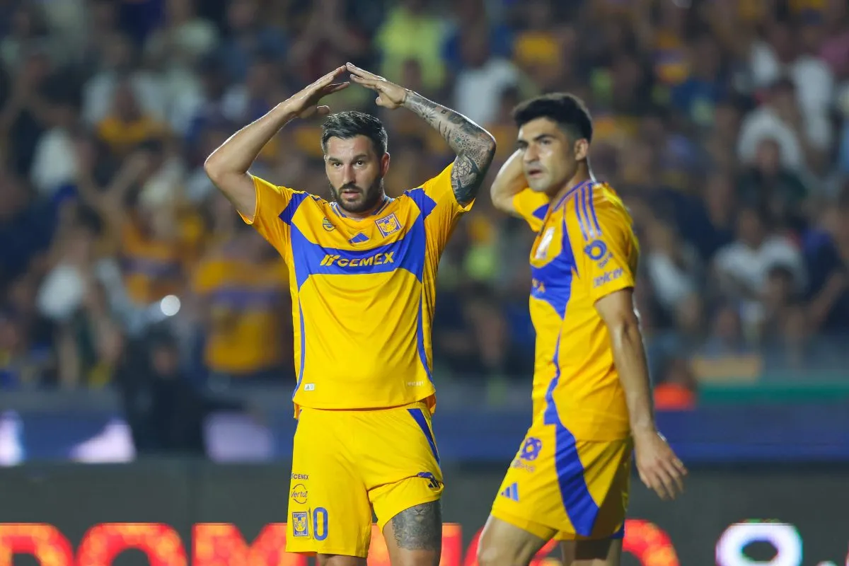 Tigres en partido de la Liga MX