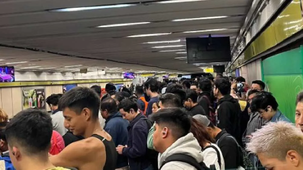 Miles de usuarios del Metro llegaron tarde a sus destinos.