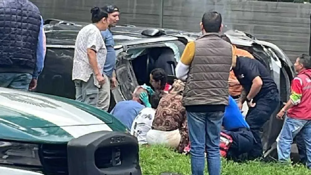 Twitter: @Tabalminutomx Producto del accidente automovilístico hubo dos lesionados.