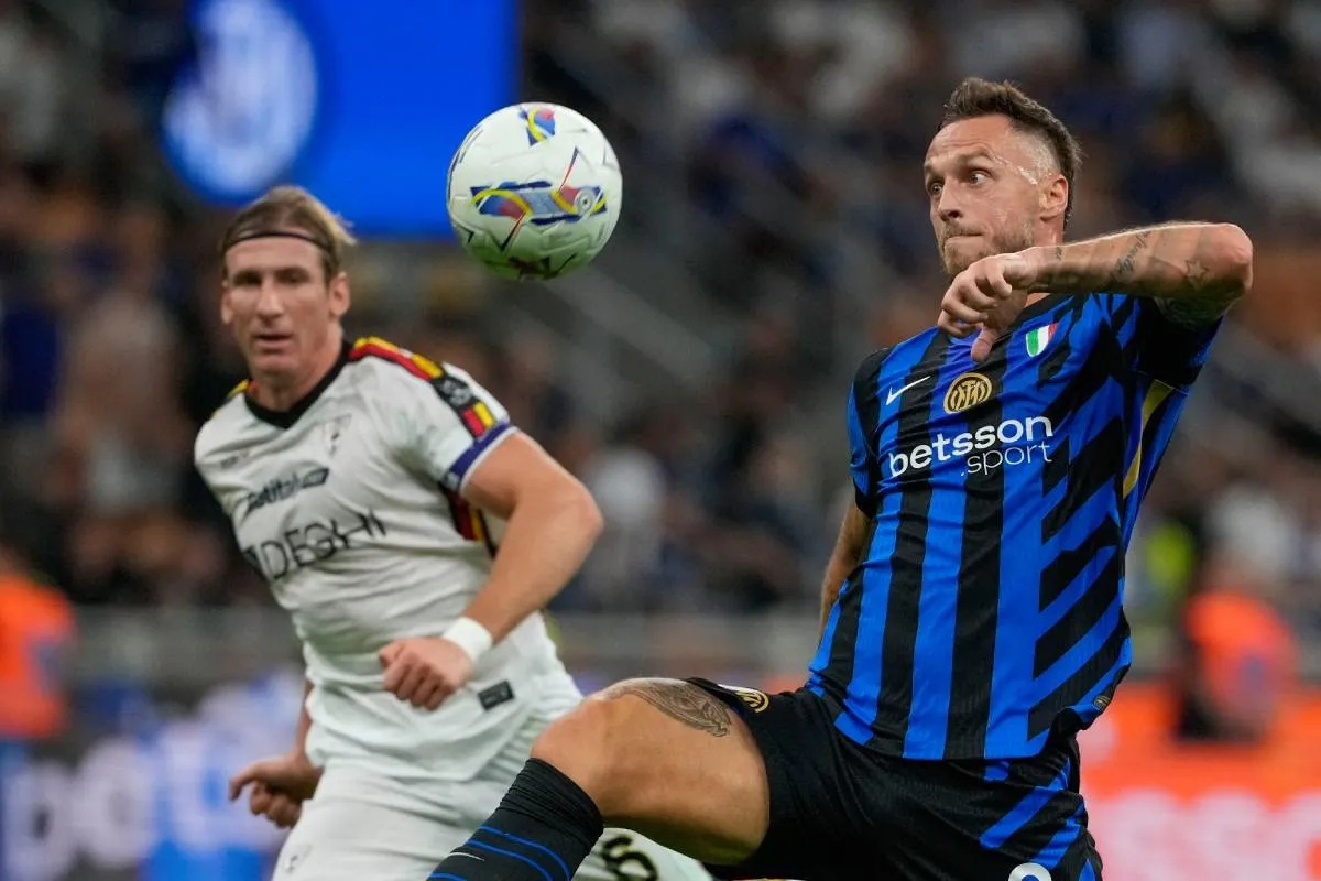 Los campeones lograron su primer victoria de la campaña