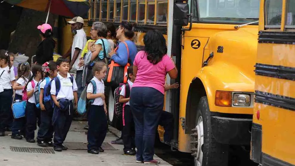 El transporte escolar si entra en los gastos deducibles tras el regreso a clases. Foto Especial