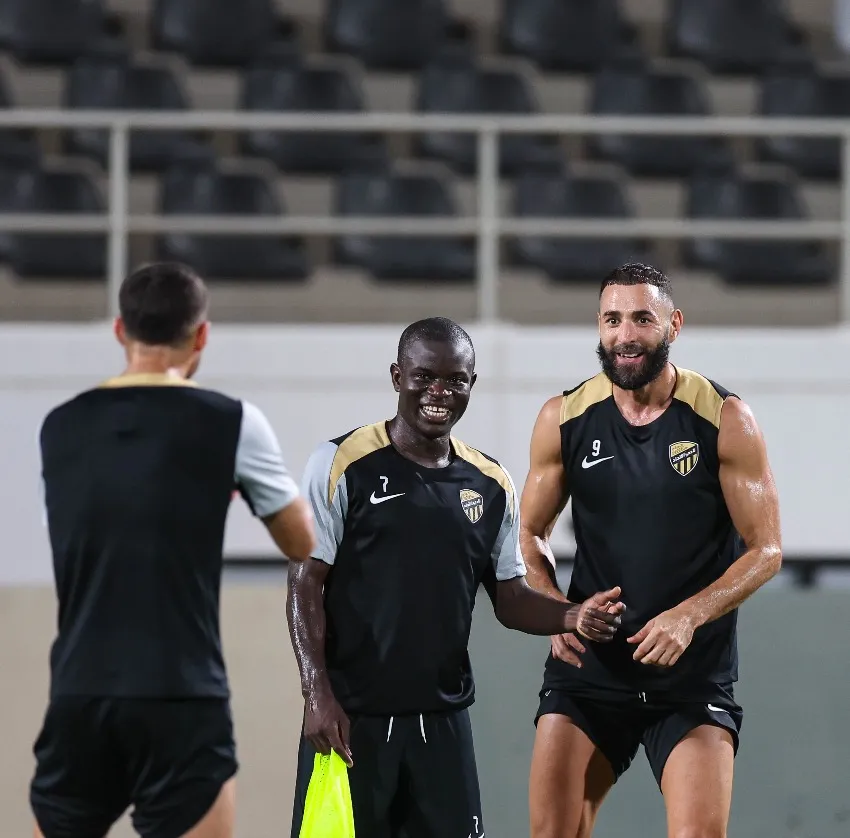 Benzema en entrenamiento con Al-Ittihad