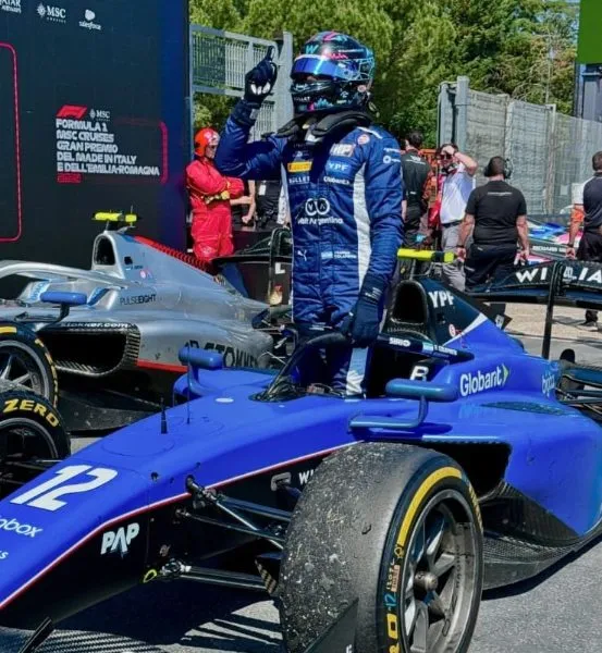 Colapinto sale de su monoplaza tras una carrera