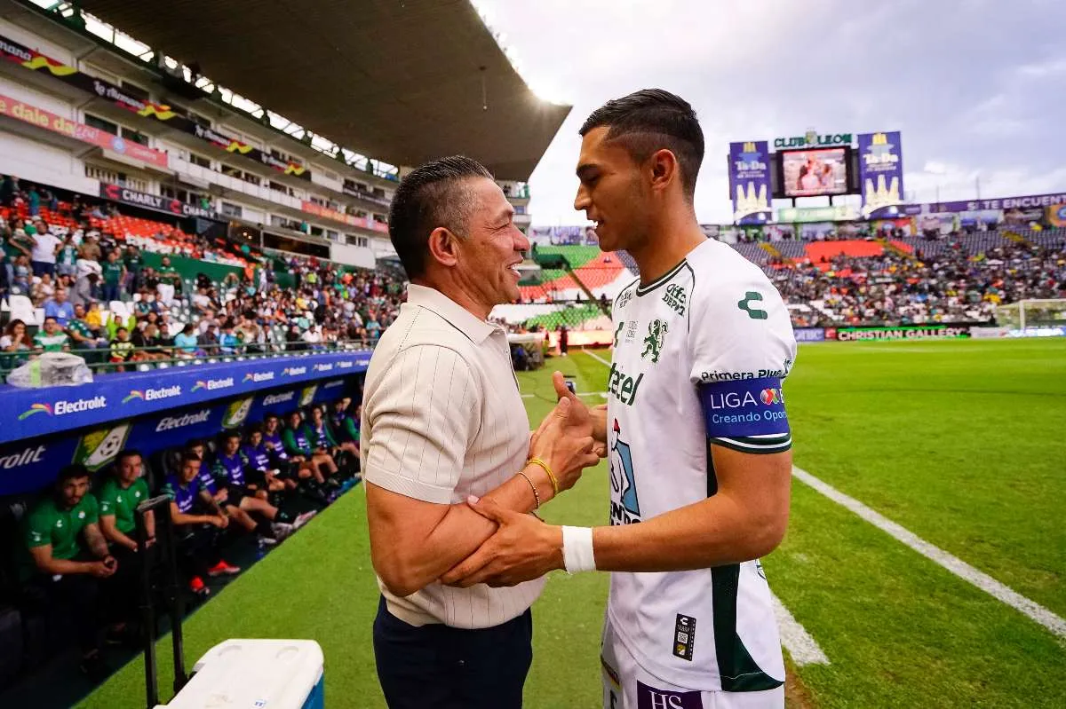 Ambriz con Fidel en abrazo