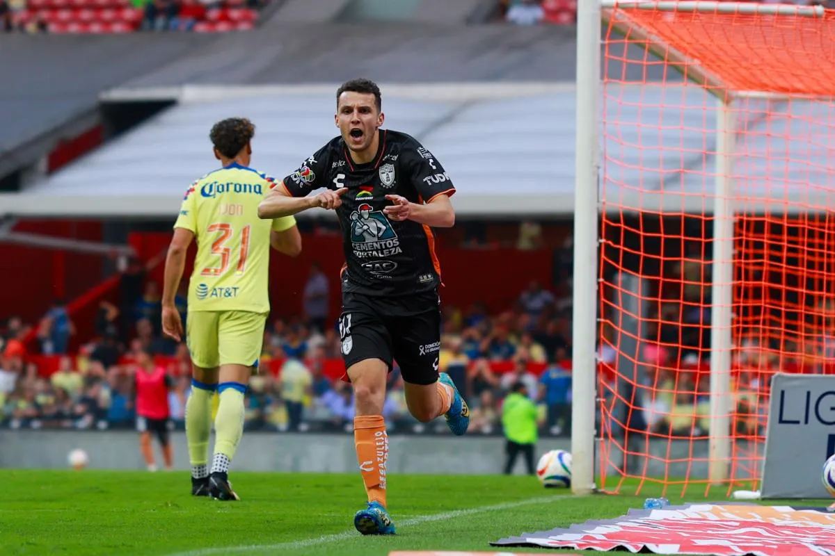 Festejo ante el América