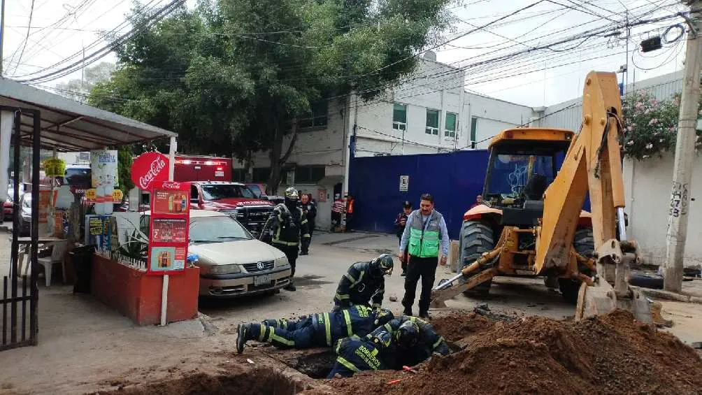 Trabajadores perforaron por accidente una tubería de gas natural.