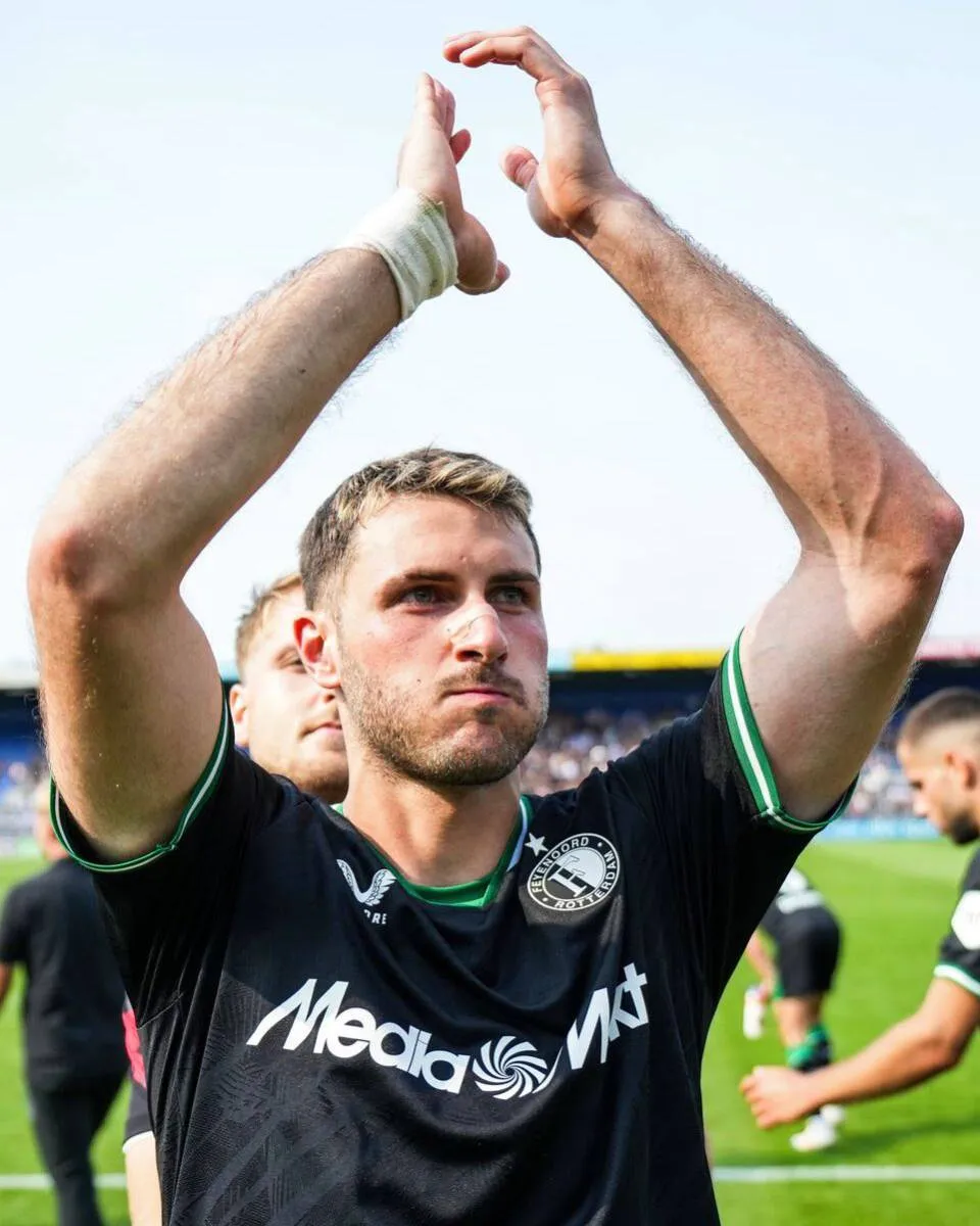 Santi seguirá con Feyenoord esta temporada