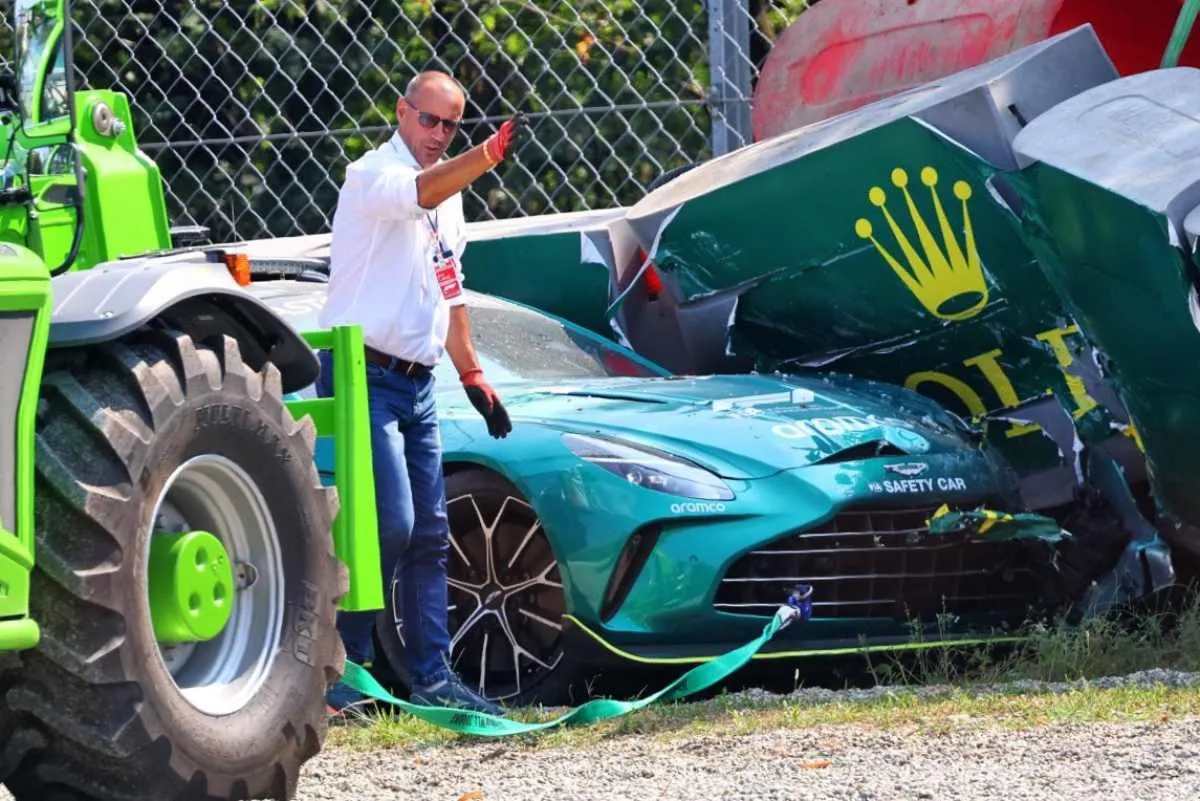 Así quedó el safety car tras su accidente en Monza