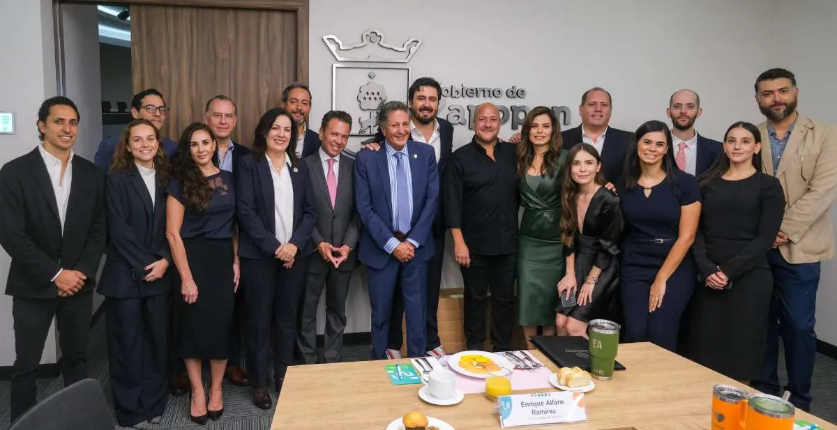 X: @EnriqueAlfaroR Alfaro se reunió con varios líderes