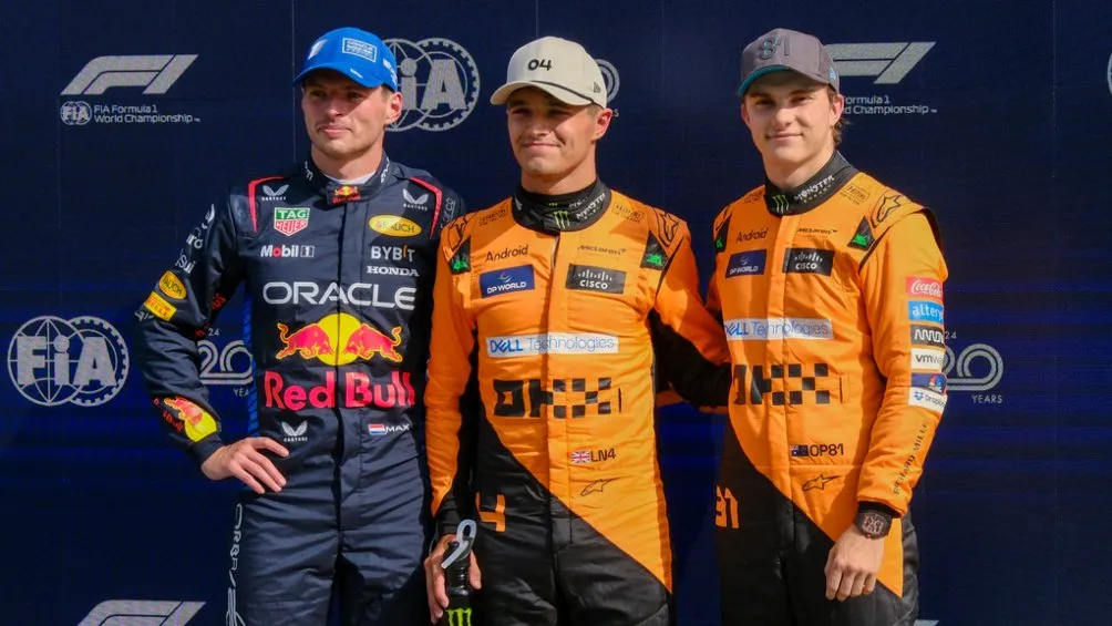 AP Max Verstappen junto a pilotos de McLaren